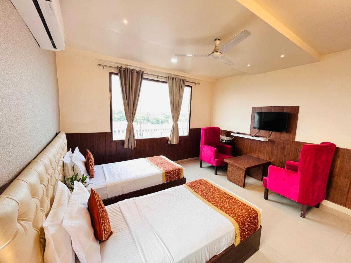 Hotel The Leaf - Gomti Nagar Lakhnaú Exteriér fotografie