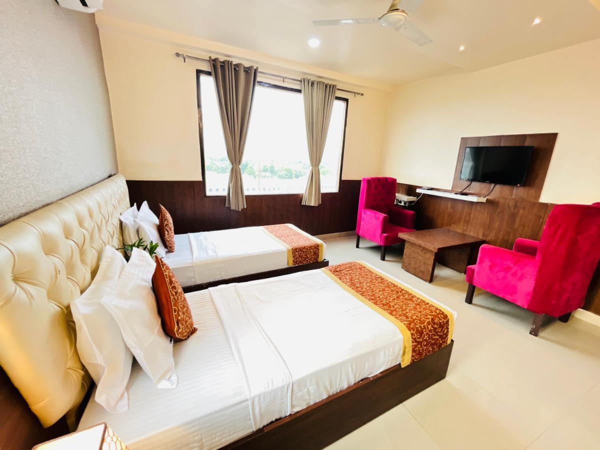 Hotel The Leaf - Gomti Nagar Lakhnaú Exteriér fotografie